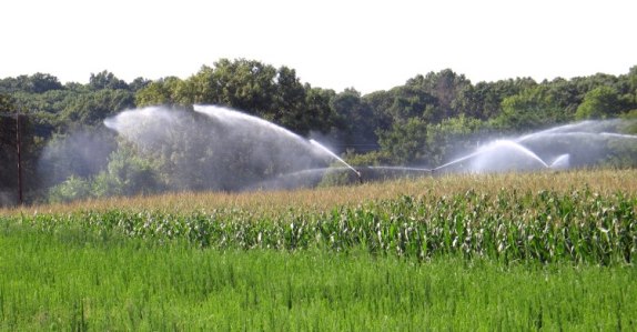 کاربرد شیر برقی در آبیاری زمین کشاورزی